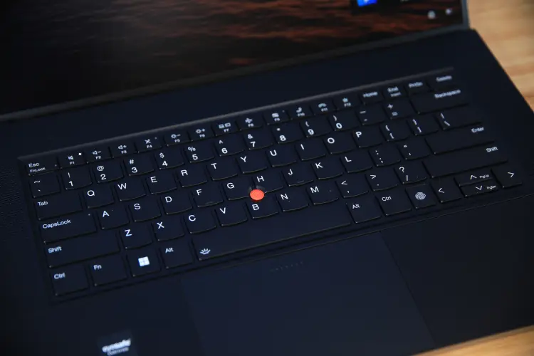 文章:《联想ThinkPad Z16回顾：全新的ThinkPad尝试不同的思考》_配图1