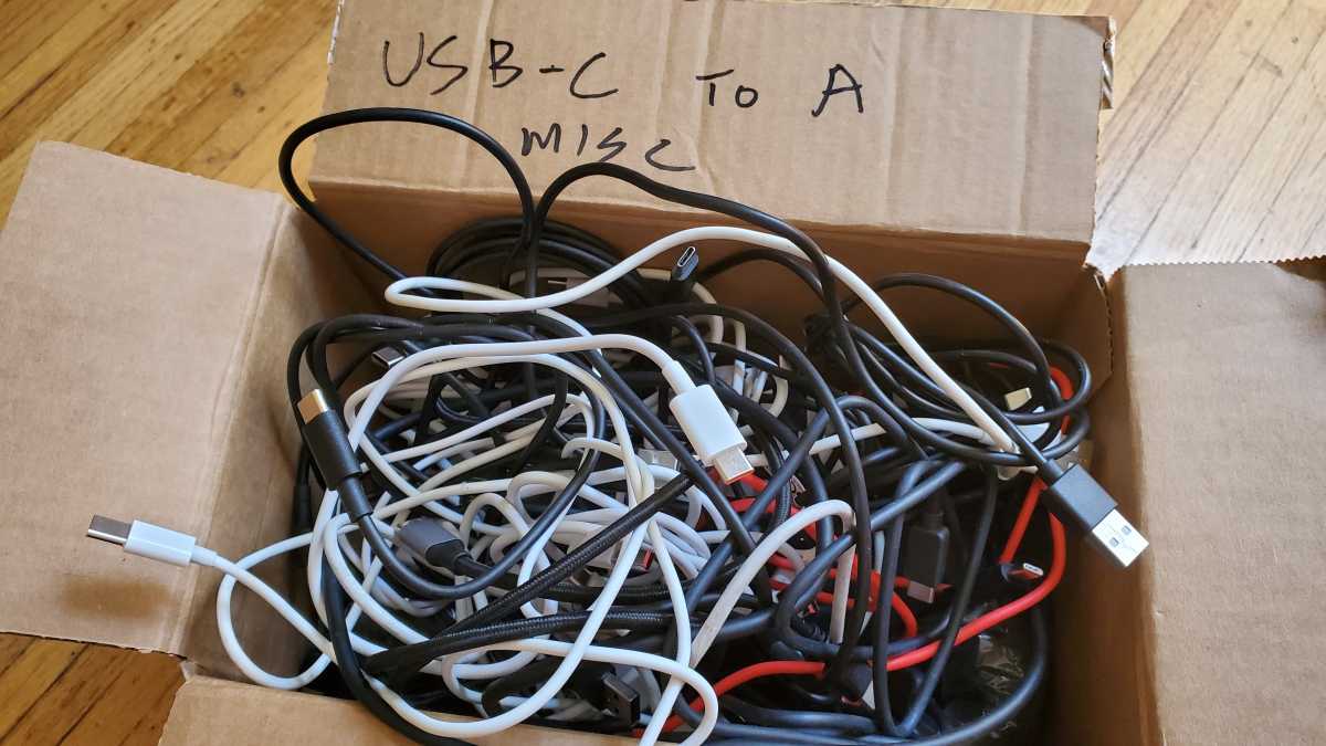 文章:《我们测试了43根旧的USB-C转USB-A电缆。1很棒。有10个是危险的》_配图
