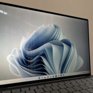 文章:《Dell XPS 13回顾：绝对令人惊叹的笔记本电脑-直到您揭开盖子》缩略图