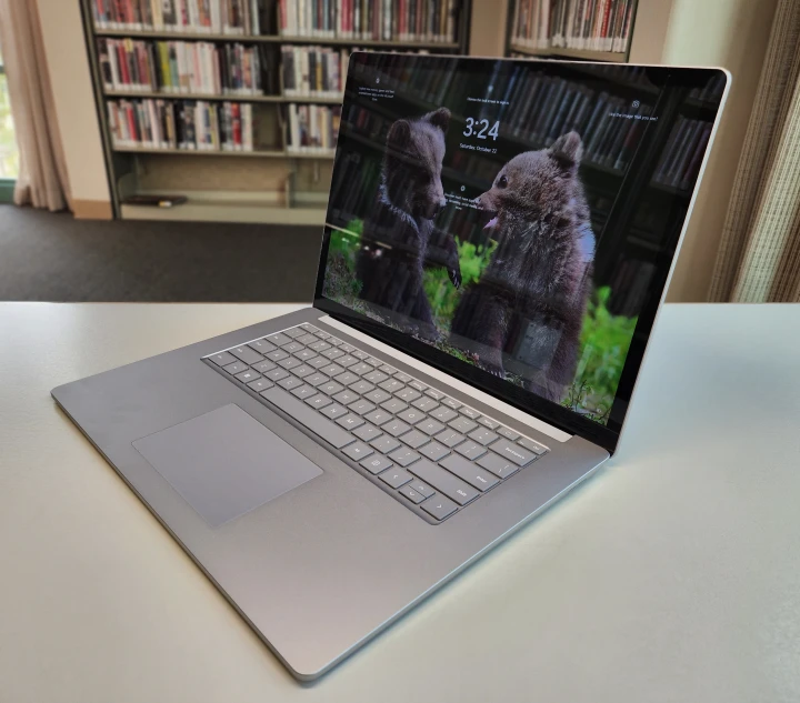文章:《微软Surface Laptop 5评论：这款漂亮的笔记本电脑仅供Surface粉丝使用》_配图