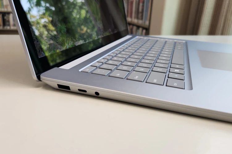 文章:《微软Surface Laptop 5评论：这款漂亮的笔记本电脑仅供Surface粉丝使用》_配图6