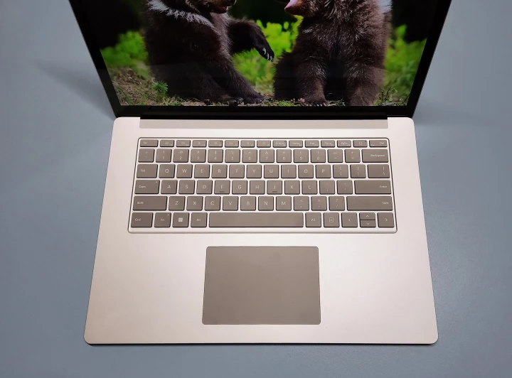 文章:《微软Surface Laptop 5评论：这款漂亮的笔记本电脑仅供Surface粉丝使用》_配图7