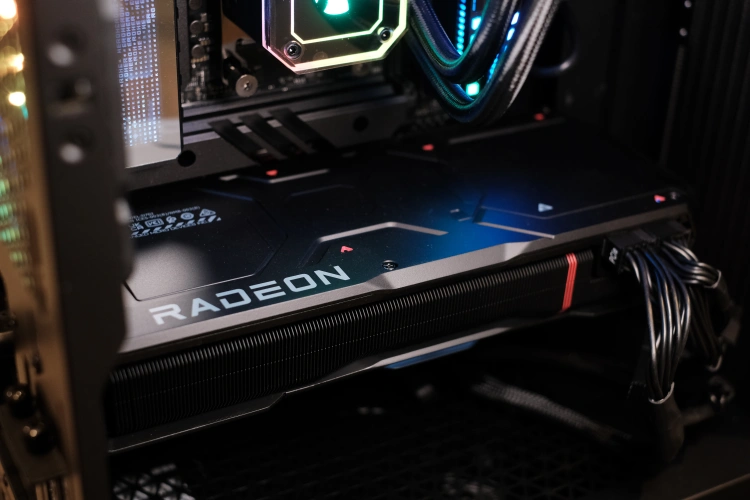 文章:《近距离观看AMD华丽的RADEON RX 7900 XTX》_配图11