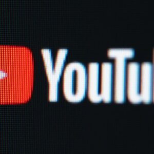 文章:《在潘基文之后，YouTube将允许支持2020年选举舞弊指控的视频》缩略图