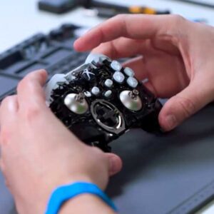 文章:《微软现在销售官方Xbox控制器维修部件》缩略图