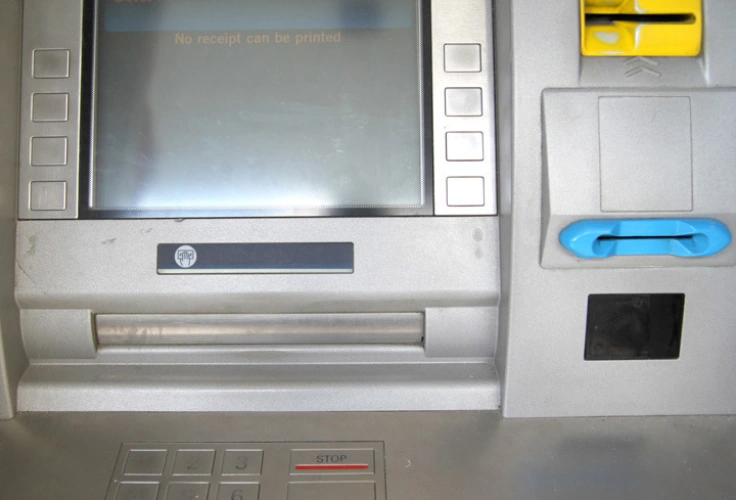 文章:《自动取款机安全吗？保护你的借记卡或信用卡的8个小贴士》_配图1