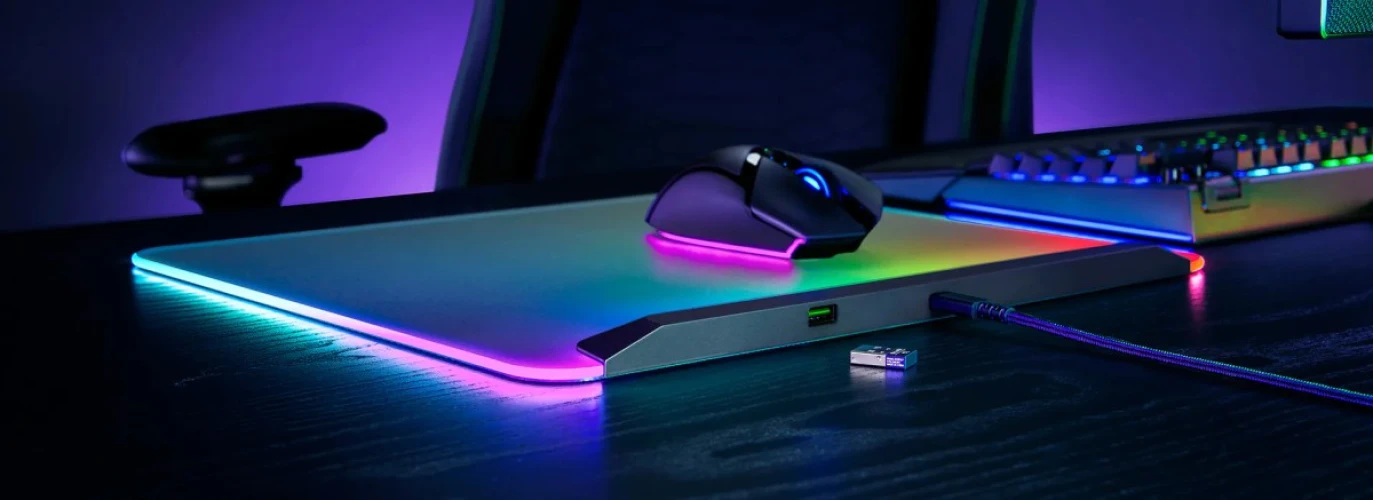 文章:《Razer的新RGB鼠标垫是有史以来最闪亮的鼠标垫》_配图1
